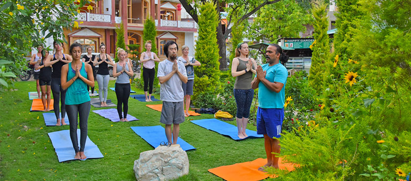 200 hrs yoga teacher training rishikesh